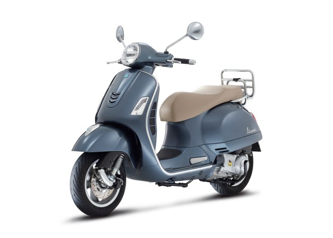 Vespa-GTS-300-Grigio-Dolomiti-03