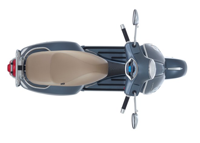 Vespa-GTS-300-Grigio-Dolomiti-07