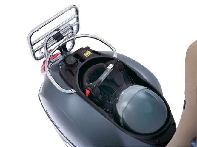 Vespa-GTS-300-Grigio-Dolomiti-08