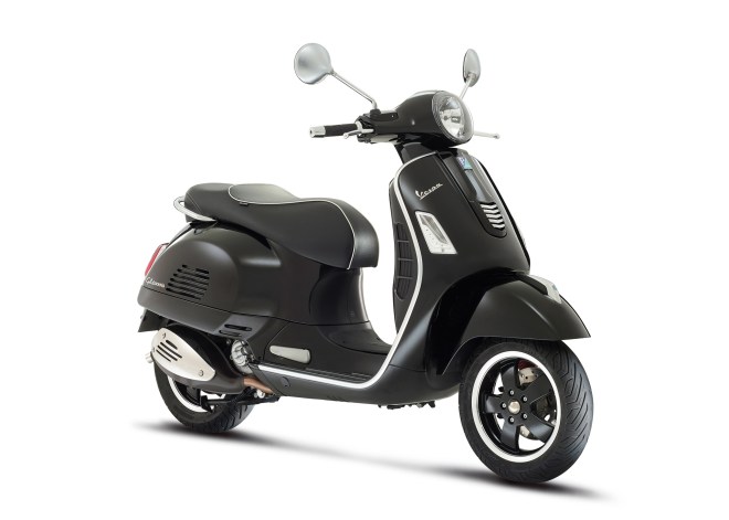 Vespa-GTS-Super-2014-Black-02