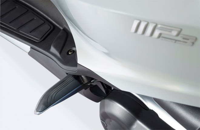 MP3-Business-500-Footpeg-Detail