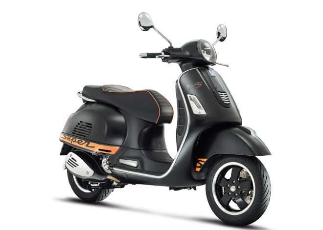 Vespa-GTS-Supersport-2014-02