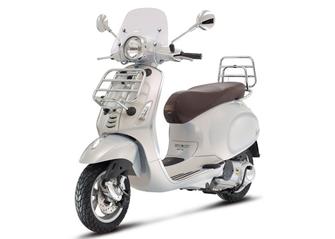 Vespa-Primavera-Touring-125-grigio-seta-01