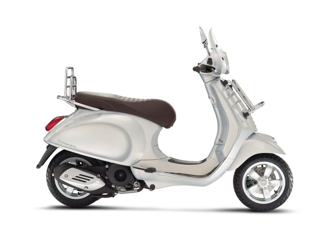 Vespa-Primavera-Touring-125-grigio-seta-02