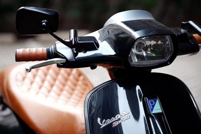 vespa-sprint-cuero-y-negro-01