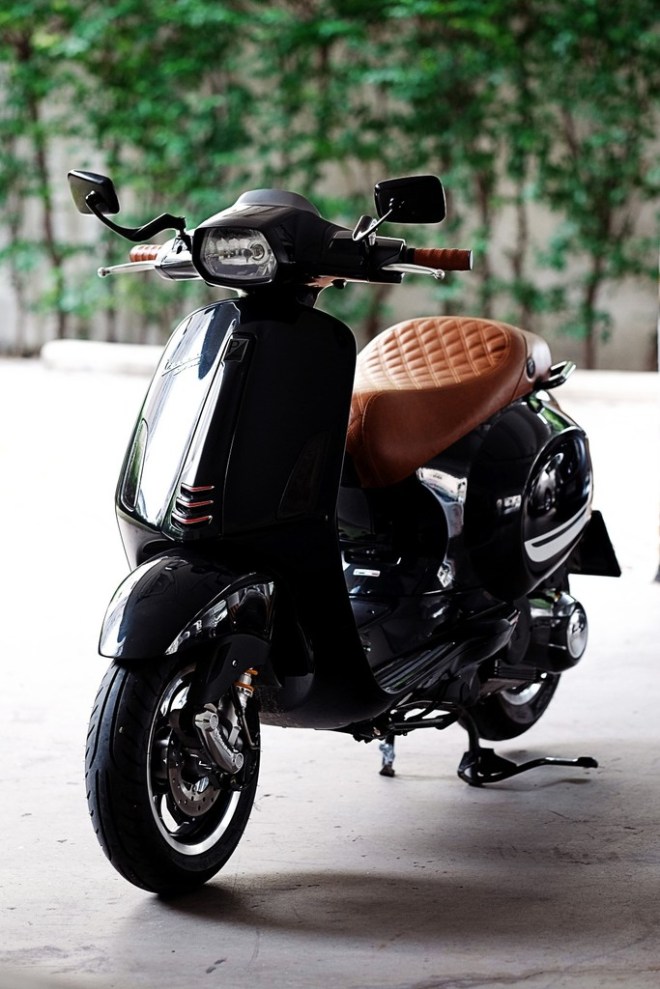 vespa-sprint-cuero-y-negro-04