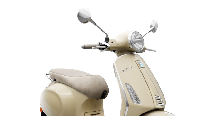 Vespa Primavera 125 S en el nuevo color Giallo